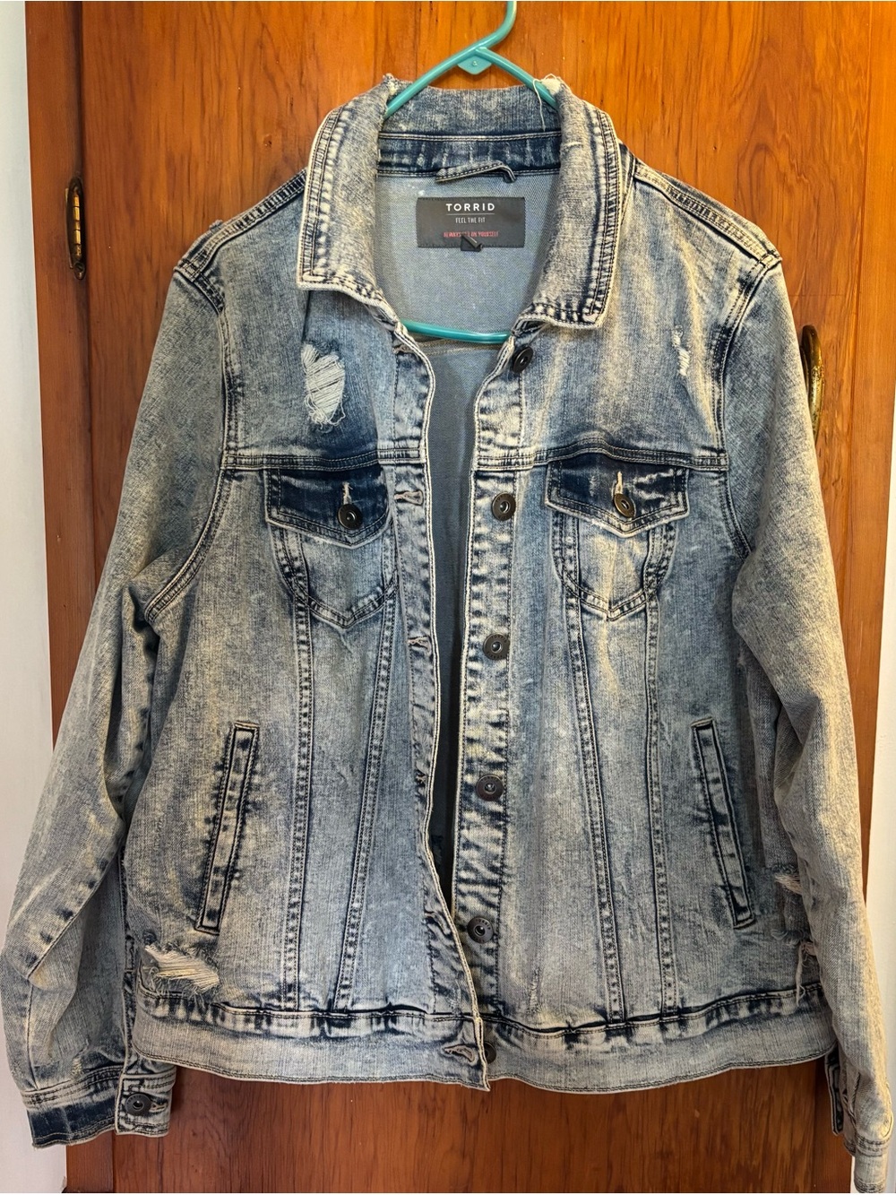 Torrid Destructed Trucker Acid Wash Denim Jacket Size 2 18/20 BRAND NEW